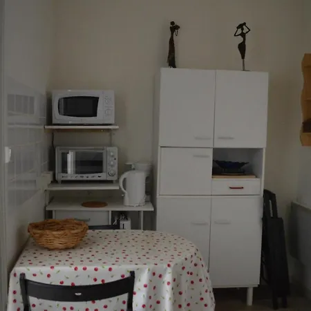 Studio La Roche-Posay, 1 Piece, 3 Personnes - Fr-1-541-49 *